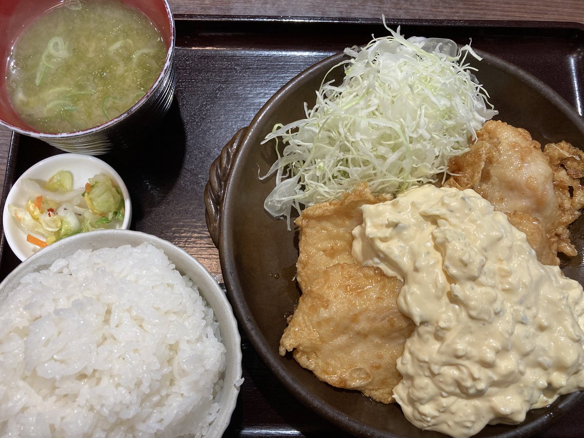 Super_ERUPTION's tweet photo. 肉屋食堂 たけうち 新小岩店
チキン南蛮定食ご飯大盛りをいただきました。
うんまぁい！
たけうち特製タルタルソースが甘酢仕立ての鶏むね肉のうまみを引き立てます！
今日も瓶ビール2本！ https://t.co/eCaAi7ARnS