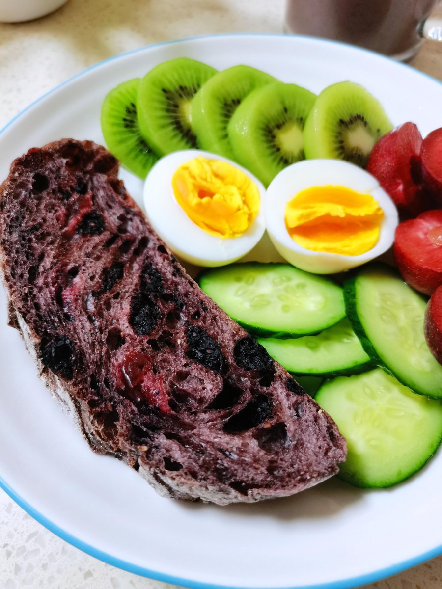 JessicaLeo11's tweet photo. Stocking up for cozy weeknight meals with fresh cherry tomatoes, organic eggs, and crisp romaine! No fancy extras, just simple, delicious staples. https://t.co/KYqTEEheXQ