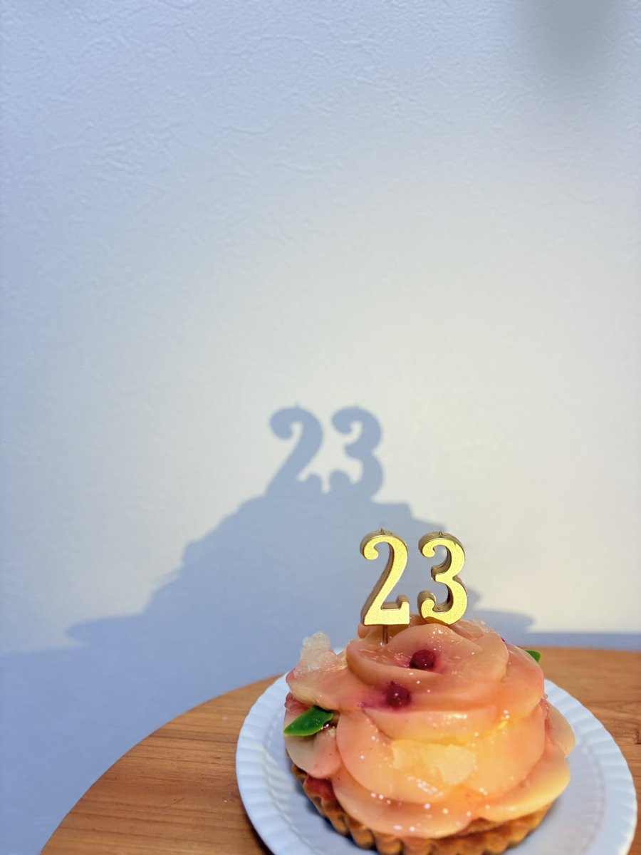 fish__1212's tweet photo. 要人くんお誕生日おめでとう‼️㊗️

今年もお祝い出来ることが幸せです💜

知らぬ間にメロお兄さんになっていたり、リーダーとして頼もしく成長している姿を見ることができて嬉しいです。
要人くんが笑顔で幸せだと感じる時間が1秒でも長く続きますように。

素敵な1年にしてね✨️

#Happy_KANAME_Day https://t.co/Tu8Pxm5wEb