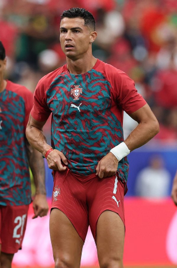 1NEWMUSCLEBOY's tweet photo. RONALDO THE BEST 🔥

@Cristiano #ronaldo @TheRonaldoTeam https://t.co/GYf4K84fDS