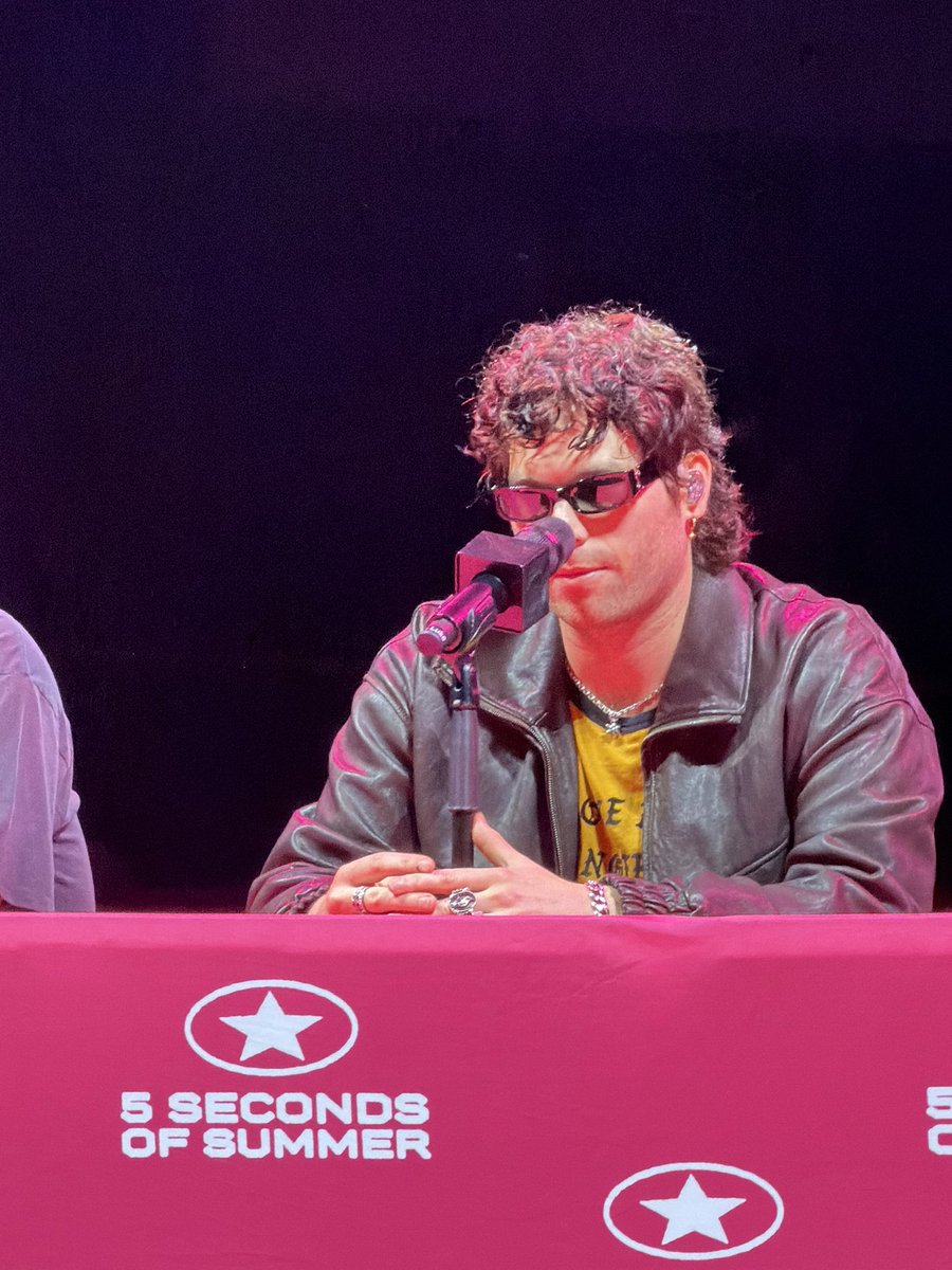 DigestEASTour's tweet photo. Some more pics of our favorite starboiz today in soundcheck! 

#LAIsAStar🎬 #EASLA⭐️ https://t.co/NvDtobj3pJ