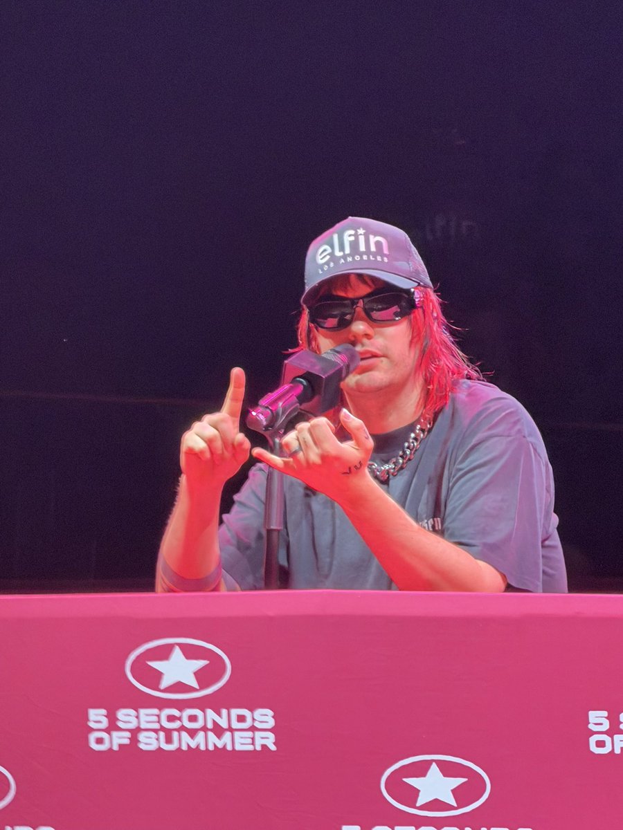 DigestEASTour's tweet photo. Some more pics of our favorite starboiz today in soundcheck! 

#LAIsAStar🎬 #EASLA⭐️ https://t.co/NvDtobj3pJ