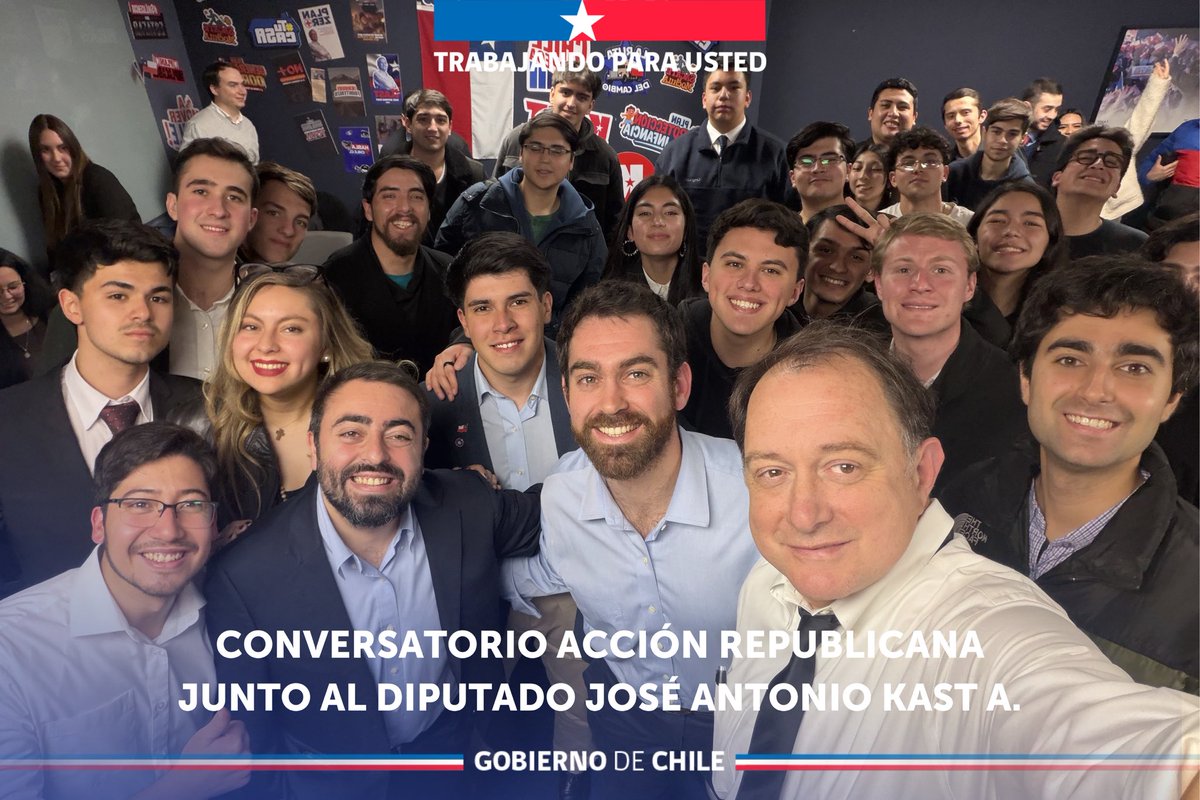 MinistroPoduje's tweet photo. Fuimos invitados a conversar junto al diputado José Antonio Kast Adriasola y jóvenes de Acción Republicana sobre los desafíos y motivaciones de estos primeros cuatro meses de Gobierno.

Compartimos los avances que estamos impulsando desde el Ministerio de Vivienda y Urbanismo, abordamos el proceso de reconstrucción y conversamos sobre los desafíos que tenemos por delante para acelerar soluciones habitacionales y mejorar la calidad de vida de las familias.

Gracias por la invitación y por el espacio de diálogo con jóvenes comprometidos con el servicio público y el futuro de Chile.