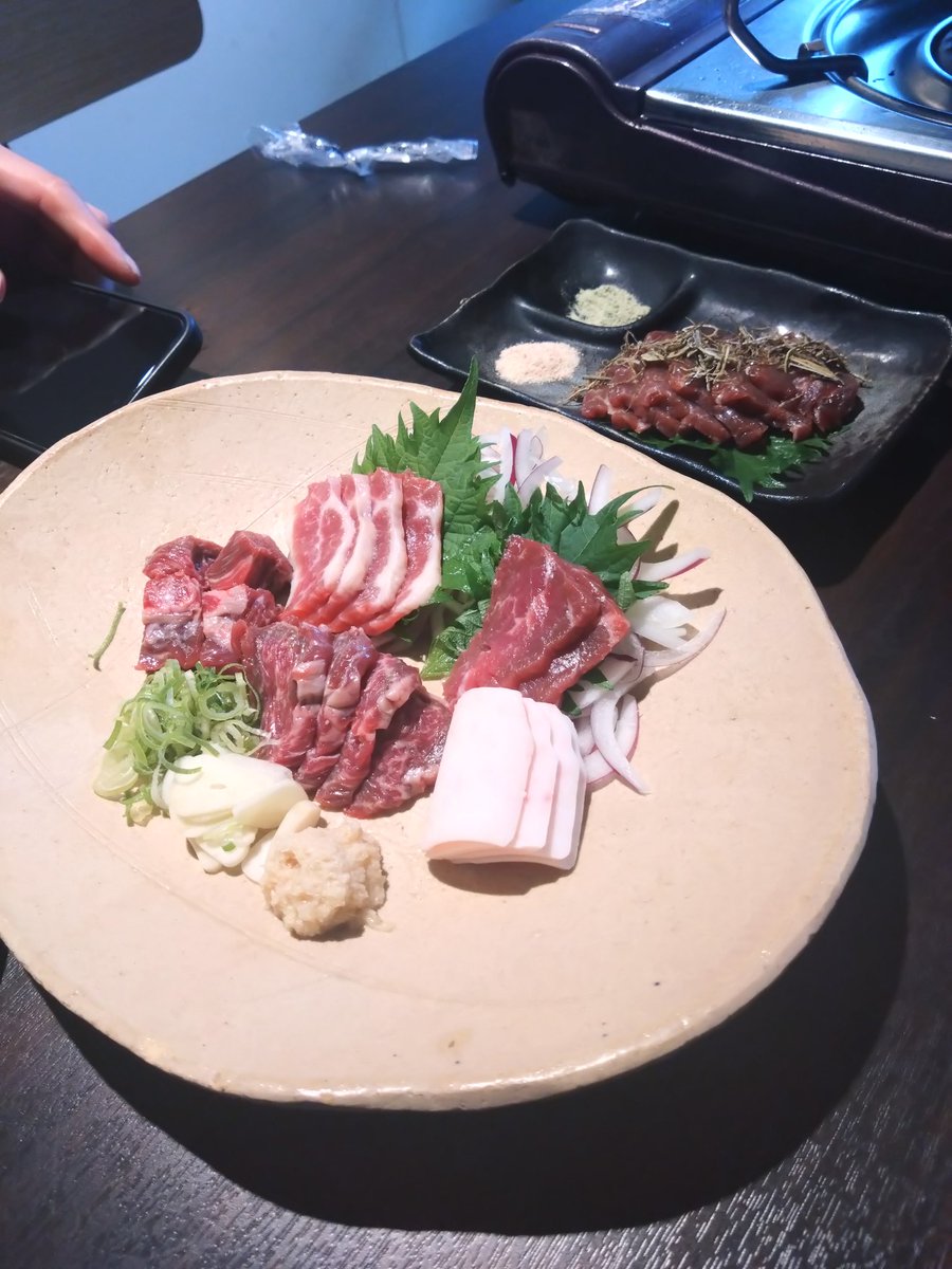 c_kib's tweet photo. 昨日は馬肉を食べに行ってました😋
名前がビンタとかベンケイとか面白くて肉って好き♥️ https://t.co/xK4HJRJ0qX