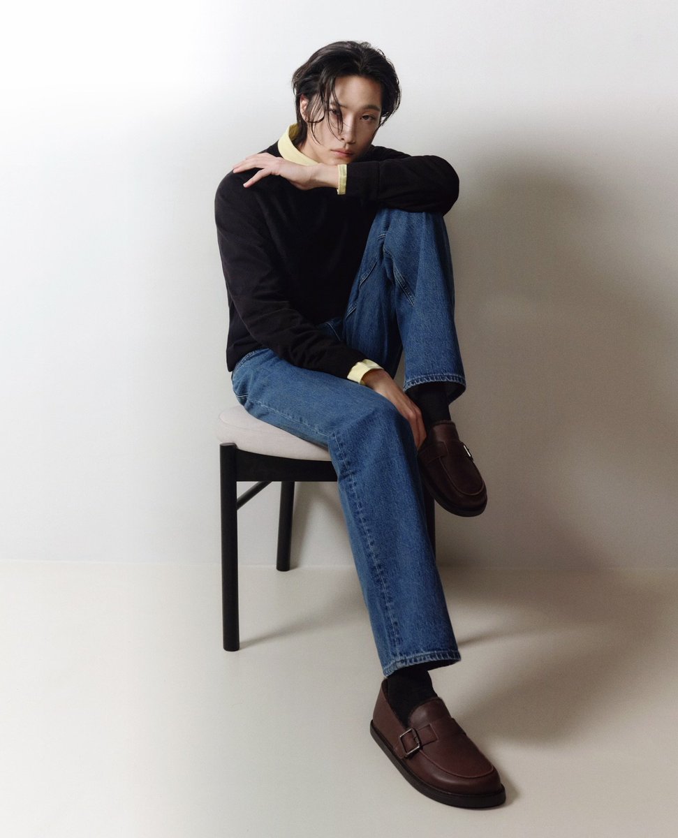 Ieewonjong's tweet photo. Uniqlo and Sunday? Perfect. https://t.co/UmfLJzYA4C