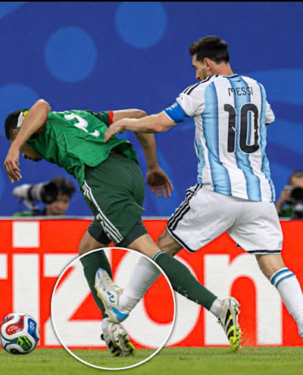 Muneeb_08's tweet photo. They have gone to VAR for every little thing in this tournament except this https://t.co/UIVYHhKaZ9