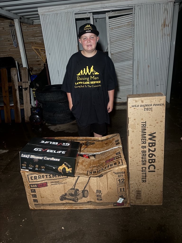 iamrodneysmith's tweet photo. Family, Please help me in congratulating Braden of Arkansas City, Kansas  on completing our 50 yard challenge by mowing 50 free lawns for the elderly , disabled , single parents and veteran in his community . * it was raining bad unloading the van , but we made it work . https://t.co/qhTNwpK99z