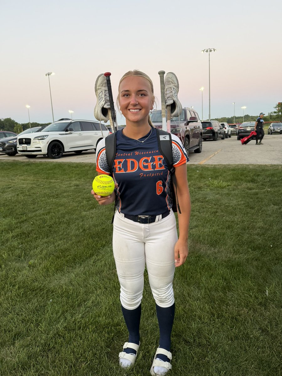 averybrohmer's tweet photo. Day 2: 3 run bomb!!!! 4-0 headed into bracket play!!!! Let’s Go Edge!!! https://t.co/zUNHpbdi7b