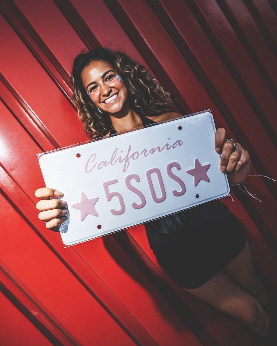 thekiaforum's tweet photo. 5SOS Fam came out to play 🌟

(📸: Andy Keilen / Kia Forum Photos) https://t.co/VikEu7v1Eh