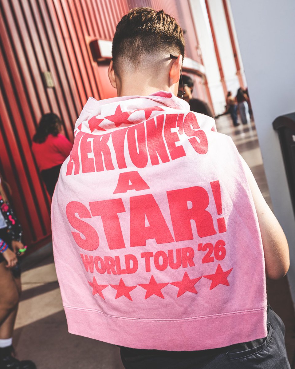 thekiaforum's tweet photo. 5SOS Fam came out to play 🌟

(📸: Andy Keilen / Kia Forum Photos) https://t.co/VikEu7v1Eh