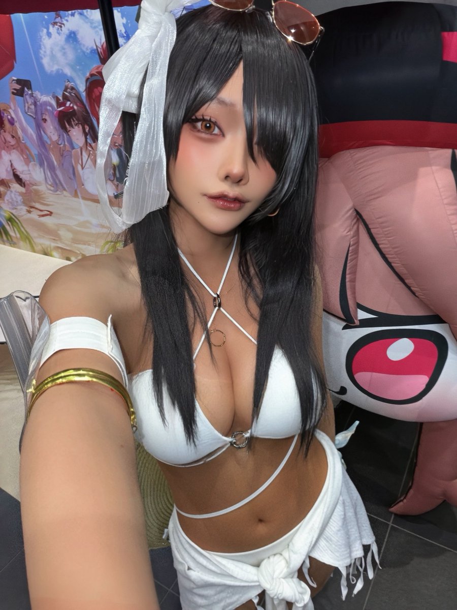 Etocha_cos's tweet photo. 「ドキドキ止まらない夏の旅 in 秋葉原」
で待ってるよ💜

ナガ(水着)でナガと撮ってみた‼︎

#NIKKE #NIKKE夏2026 https://t.co/W3U25Tnsmm