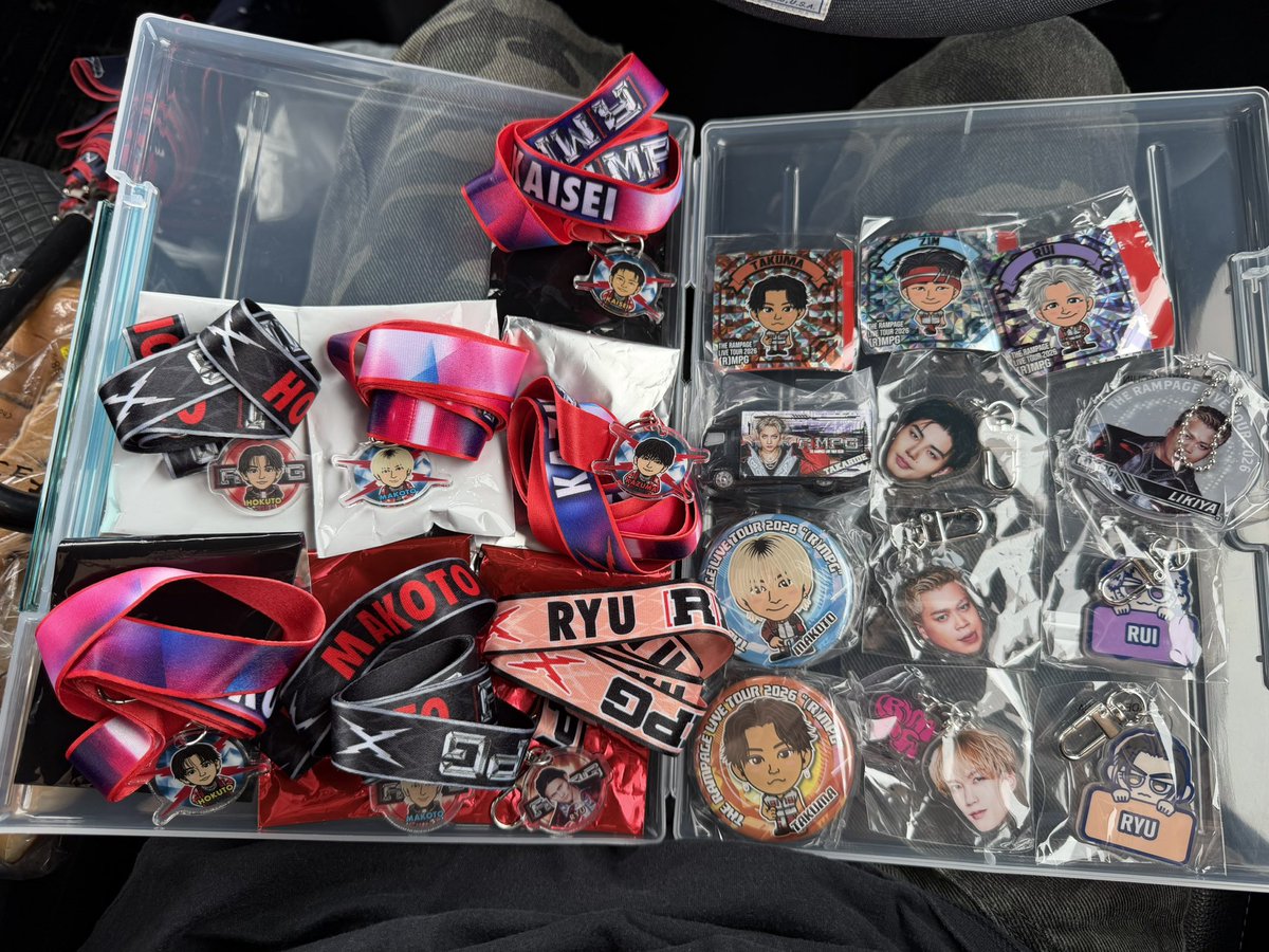 LDH97936702's tweet photo. ランペ縁日ストラップくじ会場ガチャ交換

求) RIKU 山本彰吾(ネックストラップ、マルチバンド)
譲) 川村壱馬 吉野北人 藤原樹 長谷川慎 武知海青 龍 与那嶺瑠唯 陣 後藤拓磨 LIKIYA 鈴木昂秀

宮城2日目現地or郵送(現地優先)
レアはレア同士交換。
画像付きでリプお願いいたします🙇‍♀️ https://t.co/n7mCDLZzgW