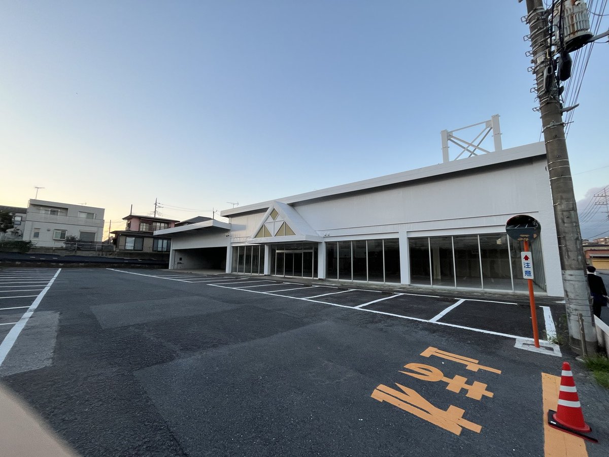 akrotb0706's tweet photo. 旧ブックオフ佐倉志津店の跡。すっかり真っ白。次は一体何になるのか？
#ブックオフ　#佐倉  #志津 https://t.co/nucRfWjFs9
