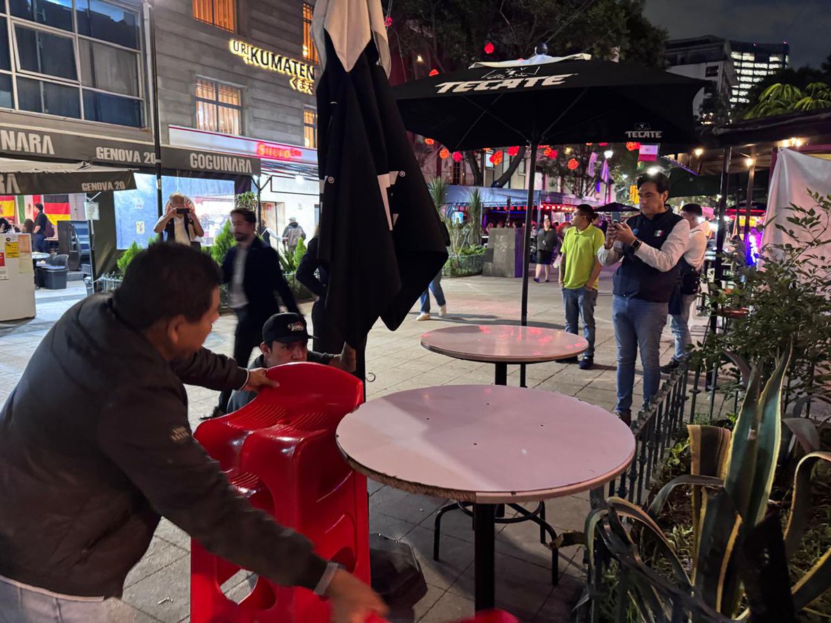 obdulioA's tweet photo. La Dirección General de Gobierno de la @AlcCuauhtemocMx realizó un recorrido en la calle Génova, colonia Juárez, apercibiendo a establecimientos mercantiles para que ajusten la colocación de enseres conforme a la normatividad vigente.

Trabajamos para mantener el libre tránsito peatonal y recuperar el orden en el espacio público. ✅