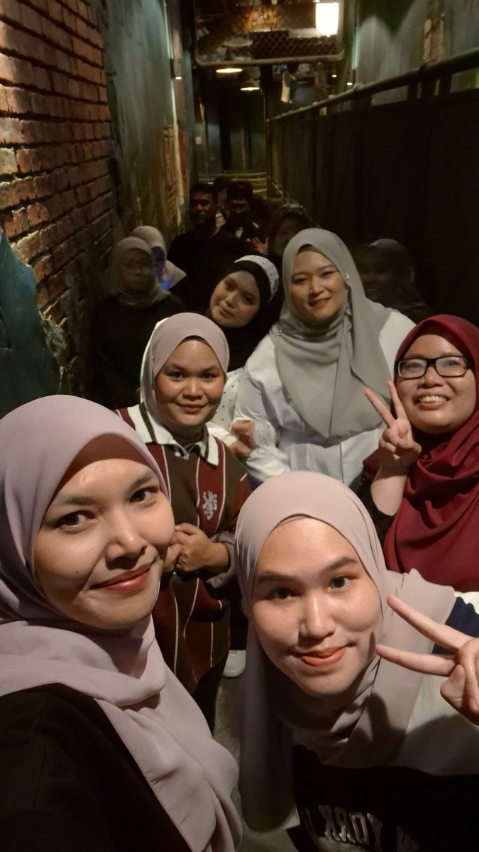 ninotttt's tweet photo. GH is doneeee. Weekend with colleagues pro 😝 https://t.co/qKb15KXO0K