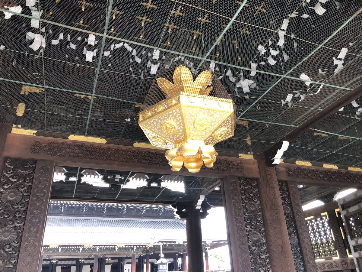 Wilddb28's tweet photo. 京都駅から歩いても行ける
到着一発目に行くべき観光地
何もかもがとにかくドデカい
重機なき時代によくこんなに大きな#建築物をといつ見ても感動する。
#東本願寺 https://t.co/Z7C1m03L5v