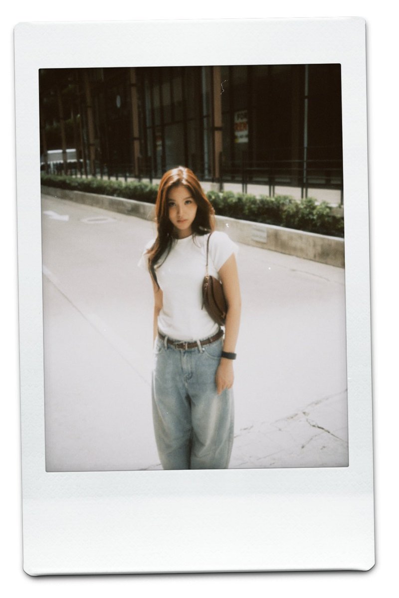 rmjangdesu's tweet photo. : ไหนบอกซื้อกล้องมาถ่ายเค้า
: ก็เอาไว้ถ่ายเธอ มาสิ เค้าถ่ายให้
: บี๋เค้าสวยยัง
: เธอสวยที่สุดแล้วค่ะ ยิ้มน้า 1 2 3 📸 https://t.co/ZudB2uHkU4