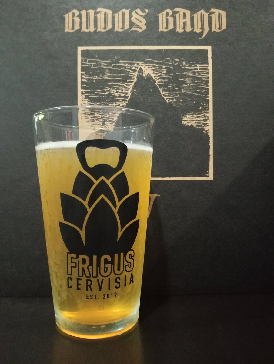 FCervisia's tweet photo. Sigue el #CebadaYVinyl con la Blonde Ale y Pan de Centeno de @FallingPiano_ y sus dulces y suaves 4.2%
V de @BudosBand 2019
#Frigus #beer #cerveza #craftbeer #beerme #beertime #beerlover #BrothelHB #drinkbeer #vinylrecords #vinylcollector #weekend #drinks #birra #bier https://t.co/PxZbUgZDuC