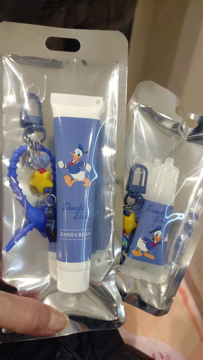 hysdonald's tweet photo. まだ売ってた💙💛 https://t.co/WTWTQlrHiI