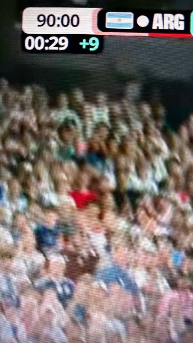 LiveStudio20's tweet photo. Ils vont tout faire pour les faire gagner 😂 #SUIARG #ARGSUI https://t.co/DNzG8oHHNI