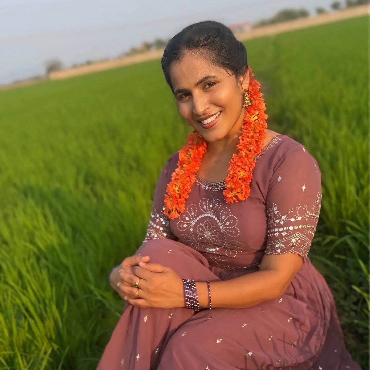rsaran9990's tweet photo. Have a good day for you #beauty #aunty https://t.co/9ZzzMwv4cG