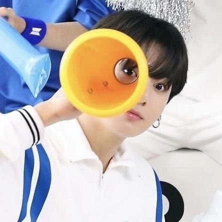 IMGOLDENCARD's tweet photo. 🧐 he’s so cute https://t.co/JXl5M5djV9