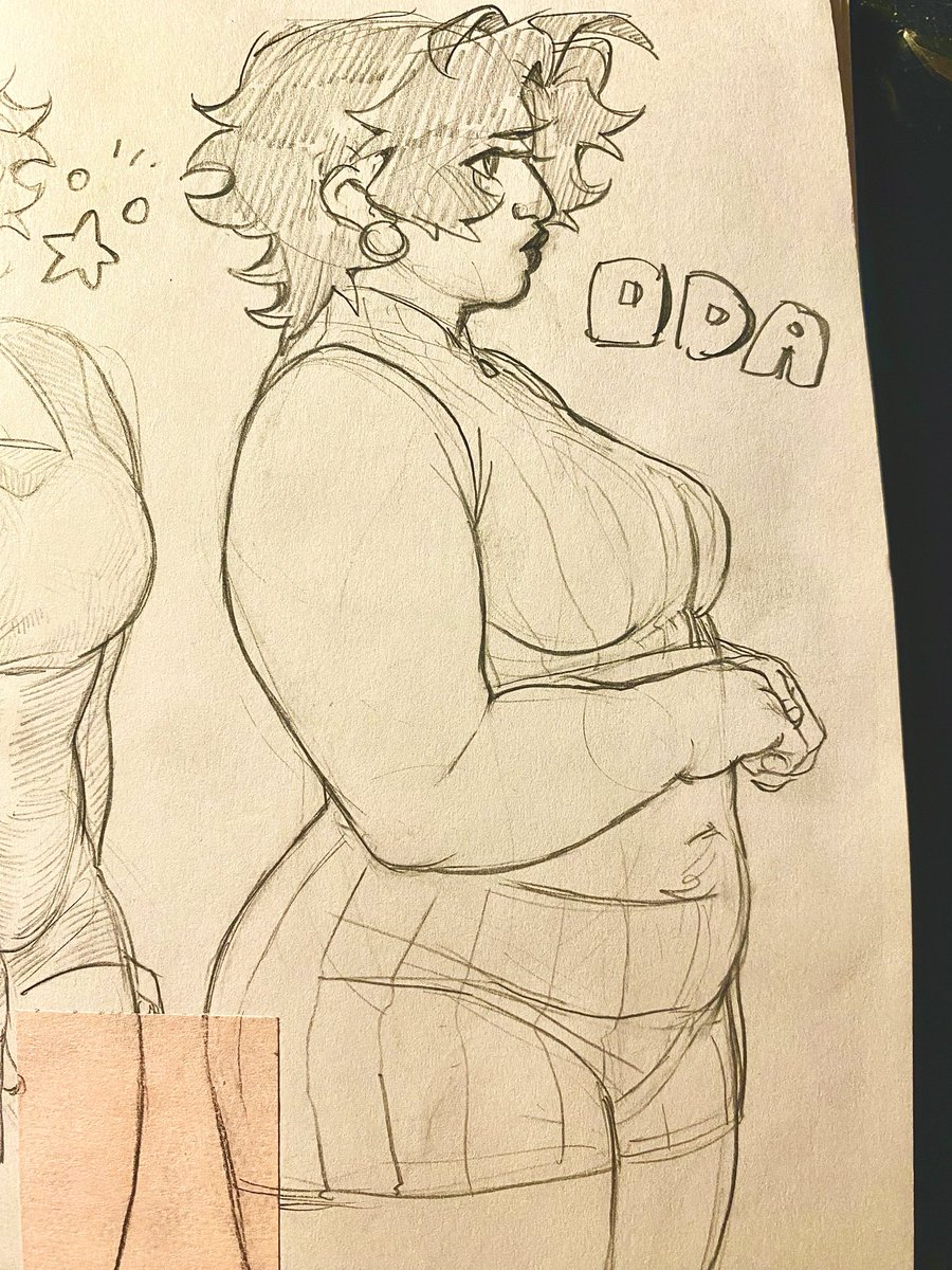 obigogglesalt's tweet photo. shes waiting in line for a spongebob plush https://t.co/wI425MmOh9