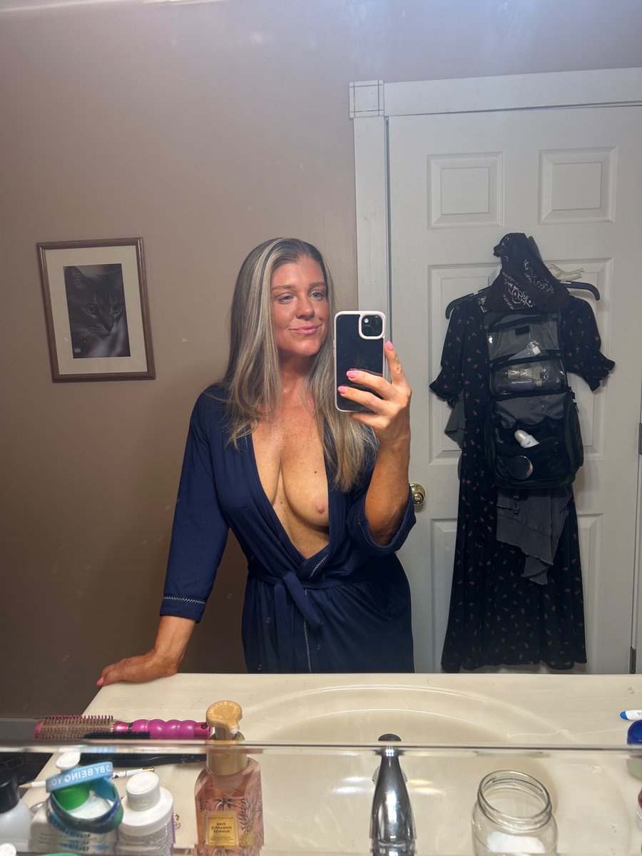 mssweettea_77's tweet photo. Getting ready for a fun night!!
#ufc329 https://t.co/f7G1j7U2c9