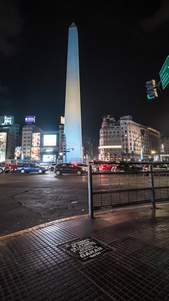 Notmonchoifc's tweet photo. 1win lleva el espíritu conquistador de Argentina a las calles antes del choque de Cuartos de Final contra Suiza.

Inspirada en la idea de que Argentina muchas veces tiene que «sufrir» antes de alcanzar la victoria, la campaña apareció cerca de lugares emblemáticos de Buenos Aires https://t.co/3YwuyIvgpI