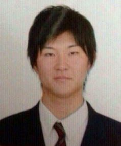 U6k7GnTqyLPlEvF's tweet photo. 【注意喚起】
少年法に守られて大した罰を受けずに
すでに出所済みである、未成年の極悪犯3名。

■仙石直也

＜三重県中３女子殺害事件＞

2013年8月25日午後10時55分頃
三重県朝日町にある
県道脇の農地付近の空き地にて
自分の性的欲求を満たすためだけに
たまたま見かけた女子中学生である
寺輪博美さん当時１５歳
を襲って殺害し
現金約6,000円が
入っていた財布を強奪した。

また自分に捜査の手が及ばないように
Twitterを利用して
「ちょ、え、めっちゃやばいやん 」
「地元の朝日町で
　女子中学生の死体が見つかったって…」
「 四日市の女子中学生らしい… 
　手の震え止まらん」
などと投稿して、
自分は事件とは
無関係であると装っていた。

犯行当時１８歳と
未成年であったことから
少年法が適用され
懲役５年以上９年以下の不定期刑となった。

２０２６年現在、もうすでに出所していて
地元の三重県朝日町の路上で
平然と歩いている姿を
殺害された被害者である
寺輪さんの父親が目撃している。

なので今も朝日町に潜伏していると思われる。

■徳勝もなみ

＜佐世保女子高生殺害事件＞

2014年7月26日
長崎県佐世保市にある
自宅マンションの一室で
同級生で親友だった
女子生徒当時15歳に対して
後頭部を工具で複数回殴り、
リードで首を絞めるなどして殺害した。
また殺害した女子生徒の遺体を
のこぎりやハンマーを使用して
頭と左手首を切断するなどして解体した。

徳勝は逮捕された後の
警察での取り調べで
犯行動機について問われると
「誰でも良かった」
「人を殺して解体してみたかった」
などと発言した。

2015年1月20日には
徳勝は、佐世保市内にある自宅で
就寝中だった父親の頭を
金属バットで複数回殴るなど
殺害しようとしていたとして
殺人未遂の容疑で再逮捕された。

その後、徳勝は
犯行当時15歳未満であったことから
少年法が適用され
長崎家庭裁判所による
非公開の少年審判で
医療少年院送致とする
保護処分が下された。

2021年には
異例の収容期限延長となり
2024年頃に、満26歳で出所した。

※徳勝が収容されていたのは
　京都府宇治市にある
　京都医療少年だと推定される。

2026年現在、徳勝は
京都府宇治市にある
社会復帰を支援する施設内で
生活を送っている？

■船橋龍一

＜川崎中一殺傷事件＞

2015年2月20日深夜未明
神奈川県川崎市にある
多摩川の河川敷において
LINEで呼び出した
上村遼太さん当時13歳に対して
共犯者である
樋口利生や柴山和也とともに
集団で殴る蹴るなどの暴力をふるった。

また極寒のなか、上村さんを
無理やり全裸の状態で
川で泳がせたり
カッターナイフで顔や背中など
全身43か所も切りつけるなどして殺害した。

上村さんと船橋たちは
元々、同じ不良グループの
仲間であったが
最年少であった上村さんは
船橋たちから
使い走りにされていたことから
グループを抜けたがっていて

そのことに激怒した船橋は
上村さんを正座させた状態で
頬が腫れ上がり、
目の周りに大きなあざができるほど
殴り続けた。

そのことを知った
上村さんのクラスメイトたちが
船橋の自宅を訪れて
抗議してきたことから
船橋は、上村さんから告げ口をされたと思い
その逆恨みから
今回の事件を起こすことにしたのだった。

2016年2月10日に
横浜地裁で行われた、
裁判員裁判において
船橋は犯行当時18歳だったことから
少年法が適用され
懲役9年以上13年以下の不定期刑となった。

なので2026年現在
もうすでに出所しているかもしれない。

少なくとも2029年頃には
完全に出所しているのだ。

こんな奴が社会に野放しにされるとは....
