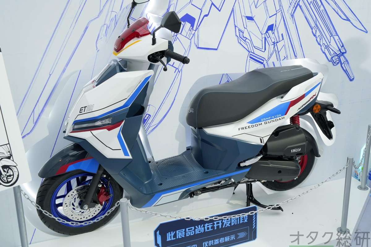 OtakuLabJP's tweet photo. ���中国限定】ガンダムSEED×ホンダ コラボスクーターが発表

https://t.co/UT4N9diVAC

バンダイナムコが中国・上海のBilibiliWorld 2026で、HONDA合弁会社の新大洲本田とコラボした「NS125FX 機動戦士ガンダムSEED」の見本車を初公開。

現地からフォトレポートします。 https://t.co/UPs1gcjfbm