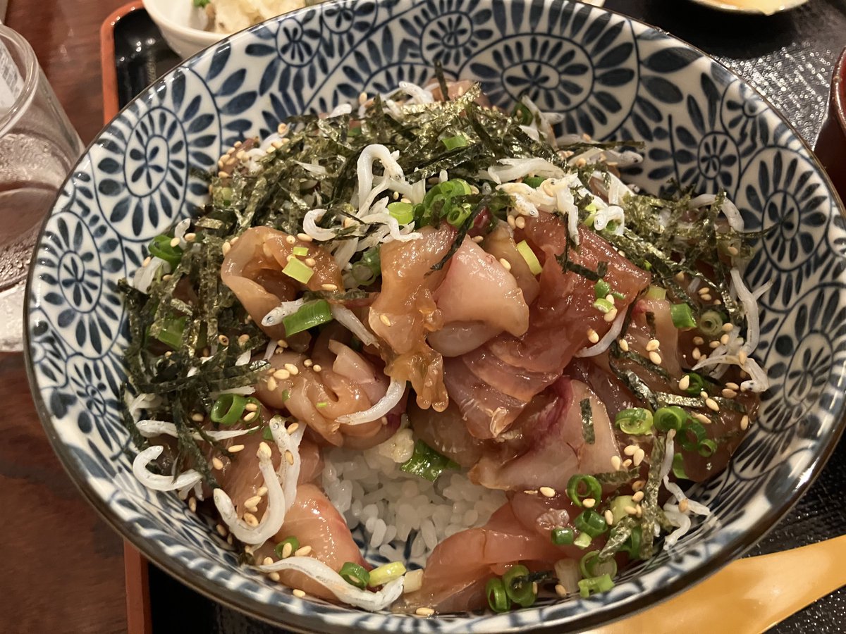 Zebra8823's tweet photo. チギフライと漬け丼最強 https://t.co/hIEmroJLgE
