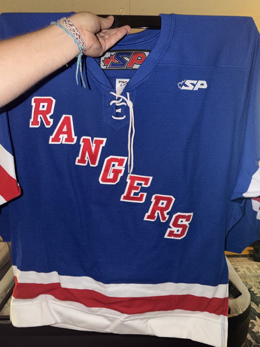 AdamHeld4's tweet photo. this yours? @HLundqvist https://t.co/5rStqWs4uK