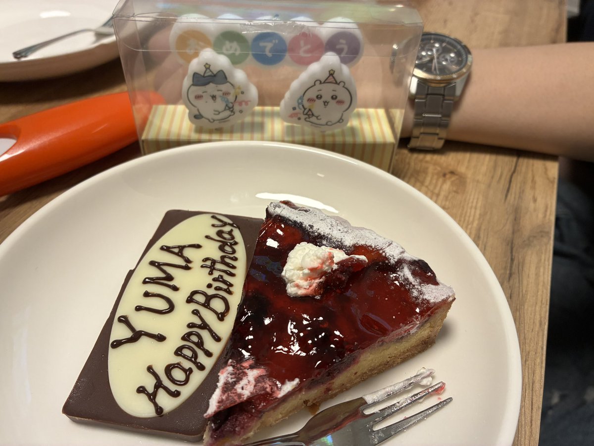 wolf_0516_'s tweet photo. たんじょう！！！！！！！
実はナナキと1日違い
ケーキ切ってから写真撮ってないの思い出した https://t.co/yZIZwyI4BS