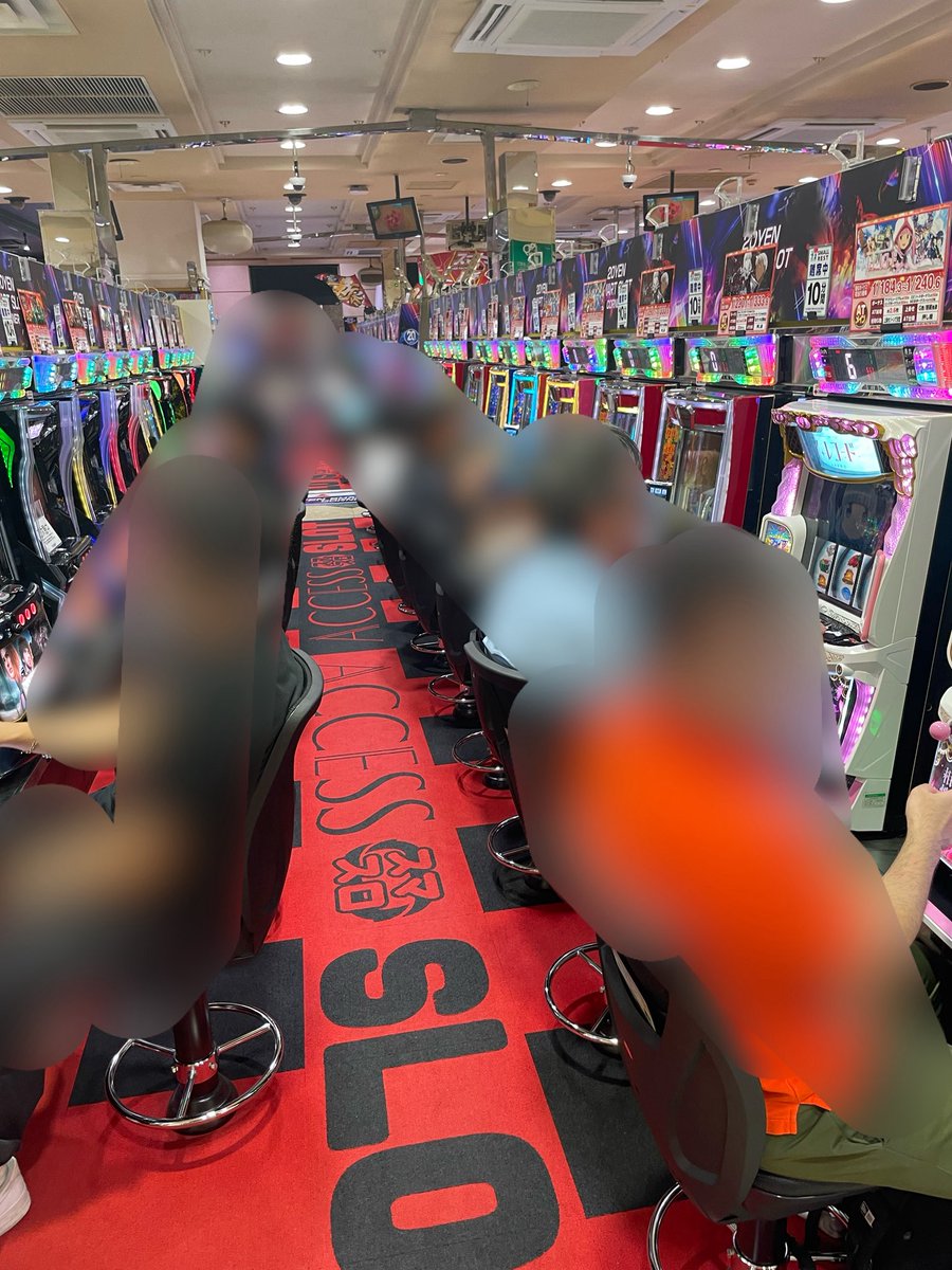 eventnanoka's tweet photo. アクセス川崎店 様
お昼の店内状況✨

午後になって特に
バラエティコーナーがほぼ満席🈵で賑わってます🔥
他は
カバネリ🈵
マギレコ🈵
モンキーターン🈵
戦国コレクション6🈵
戦国乙女5🈵
東京喰種🈵

といった感じで、台数が少ない店舗様ながらもほとんどのメイン機が埋まっている状況😳

また、私のYouTubeライブ配信ですがスマホの充電不足のため一旦休憩をいただき、午後は【海門回想から】の配信となります🌊
12:45頃に戻りますので、是非見に来てくださいね✨

#PR