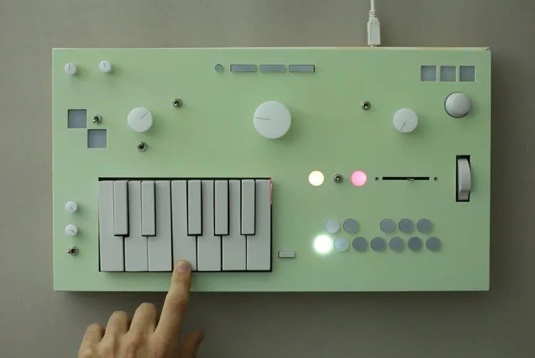 TechNewsPlusX's tweet photo. After years of teasing, the viral Nopia synth is ‘basically finished’The ‘harmony machine’ will be out by the end of the year for ‘around £550.
#Nopia https://t.co/97kcR6uqzo