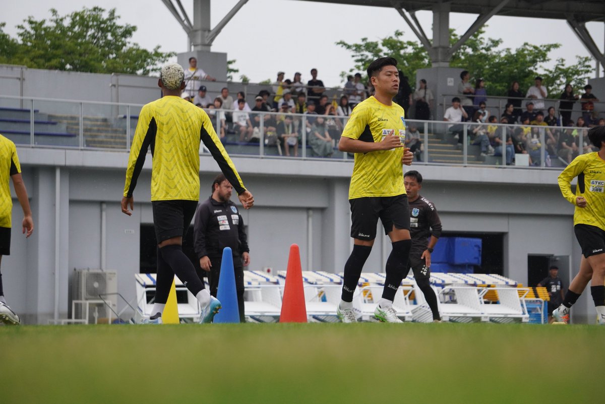 tochigisc's tweet photo. 『明治安田サンクスデー 練習見学会』✨
￣￣￣￣￣￣￣￣￣￣￣
雨もぱらつくお天気でしたが、たくさんのサポーターの皆さまにお越しいただき、ありがとうございました!!!
写真をちょこっとお届けします☺️📷✨

⚠️｜午後のトレーニングは非公開となります🙇‍♀️

#栃木ＳＣ https://t.co/0GKAw9EDte