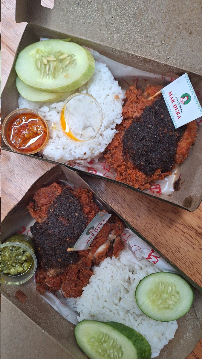 bucindyoo's tweet photo. top bgt emang ni ayam 👍🏻✨ bumbunya tu lo medok..... gurihhhh, ayam nya juga gendud2 di cocol sambel ijo + di makan nasi anget.... byee dieetttt 👋🏻😆

kalian yg liat jadi pengen nyoba juga ga sihh??? https://t.co/3xDpGoTEn1