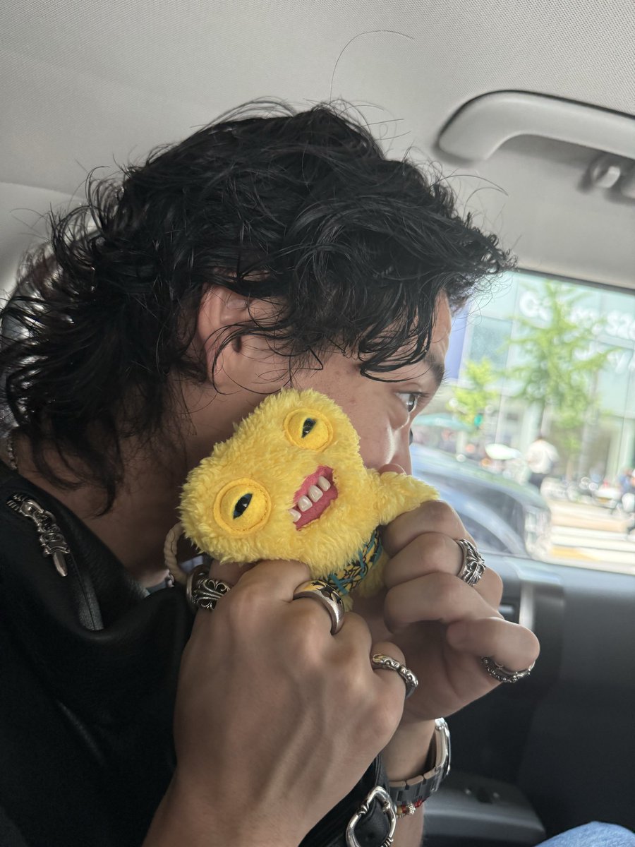 yuuri_official's tweet photo. ホンデに売ってた。なにこれ！笑 https://t.co/0KuqQaRLCH