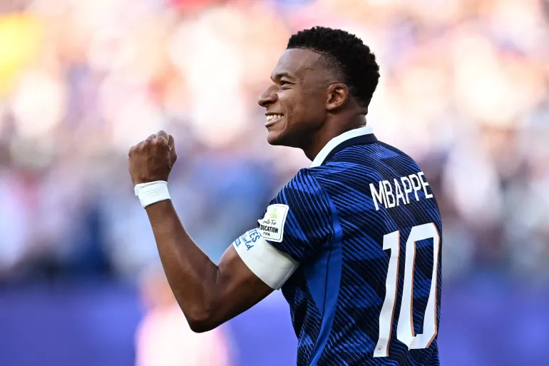 MatteoDG93's tweet photo. Per la prima volta nella storia dei Mondiali le prime quattro nazionali del ranking Fifa sono tutte in semifinale.

Saranno le migliori semifinali possibili. Due sfide leggendarie. https://t.co/6JVzBgUqdB