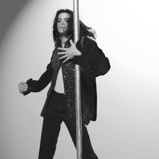botdfjackson's tweet photo. now was it HIS idea to have the pole???? if so that’s cunty https://t.co/EFHAUtzqgx