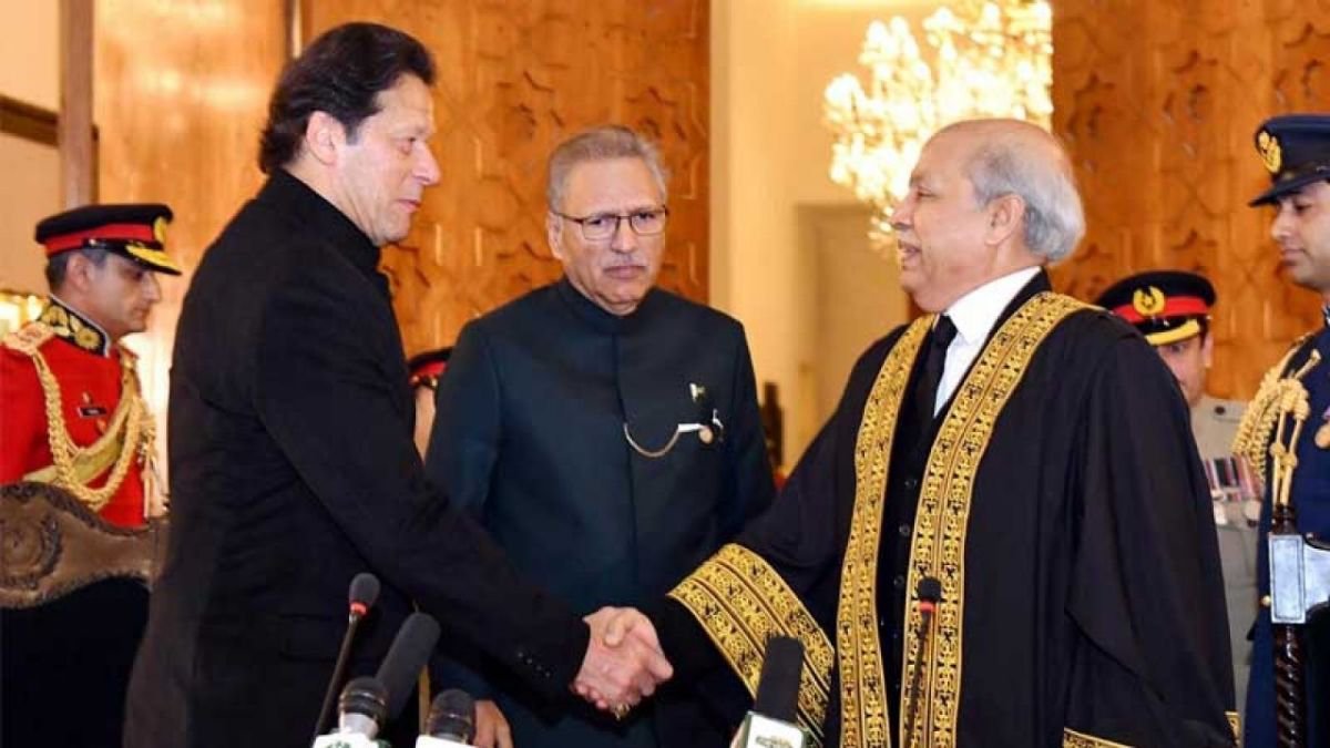 realrazidada's tweet photo. جس جج کا فیصلہ غلط ہو جائے اس حرامزادے کو بھی لٹکایا جانا چاہئے۔ اتنی زیادہ مراعات کے ساتھ اتنا تو بنتا ہے۔ https://t.co/xETU7oNtYE