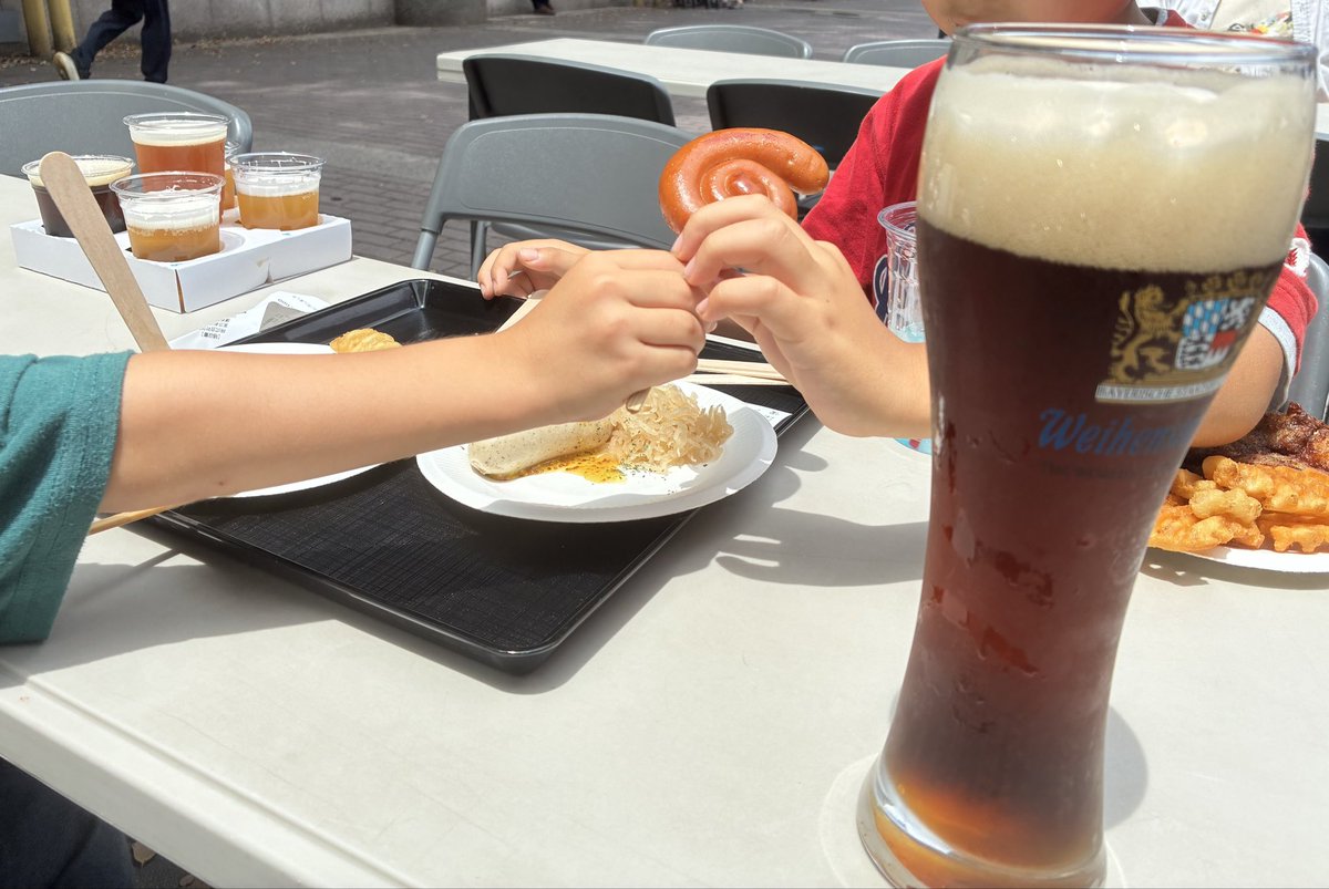 as_4869's tweet photo. ビールフェスしてたっ！あちぃー💦
けどビール( ᐛ )ｳﾏｰ🍻 https://t.co/3LG0loAujG