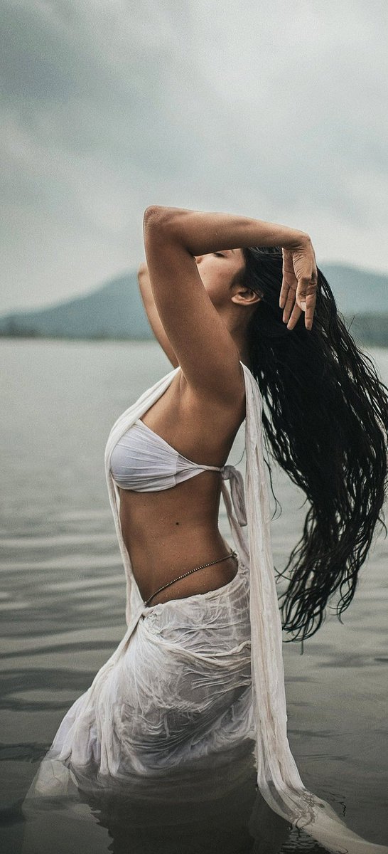 malz_stan's tweet photo. Malavika mohanan ✨
  when it comes to photoshoots
    No one beats malz in indian attire. and her aesthetics and perfectness🤍 https://t.co/ZUCxd1rax0