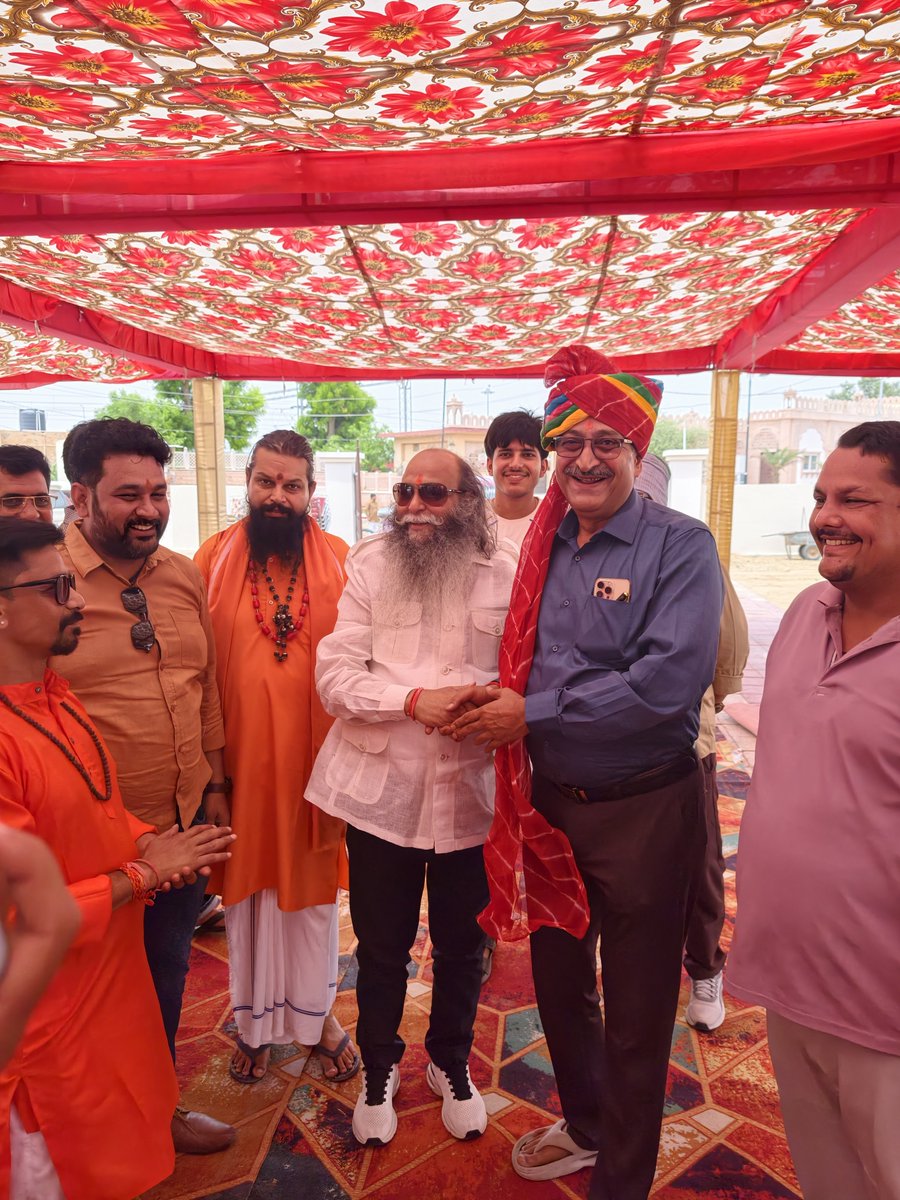 BSRaathore1's tweet photo. श्री महिपाल सिंह मकराना जी के नेतृत्व में देशनौक से बीकानेर  निकाली जा रही 600 किलोमीटर की "स्वर्ण न्याय पदयात्रा" में आदरणीय श्री सूरजपाल सिंह अम्मू एवं अनेको क्षत्रपो के साथ आपका अपना भूपेन्द्र सिंह राठौड़। 
#KarniSena #SurajPalAmu #UGC #BhupendraSinghRathore https://t.co/wIdIyCFwuk