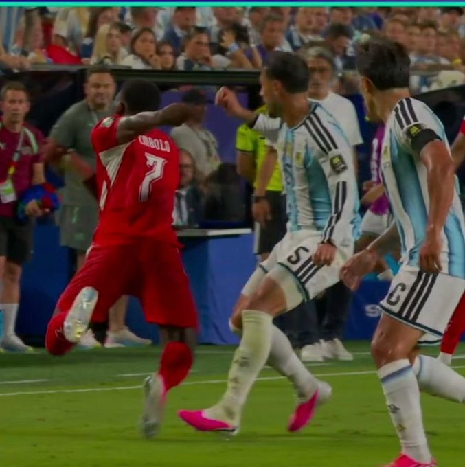 xeroduct's tweet photo. @ReformedLord @mxdric i think the dive might be the only "excessive" part about all of this but I don't know I'm no expert. Some new legs for Embolo maybe after this tackle? https://t.co/aafrhYiA3K