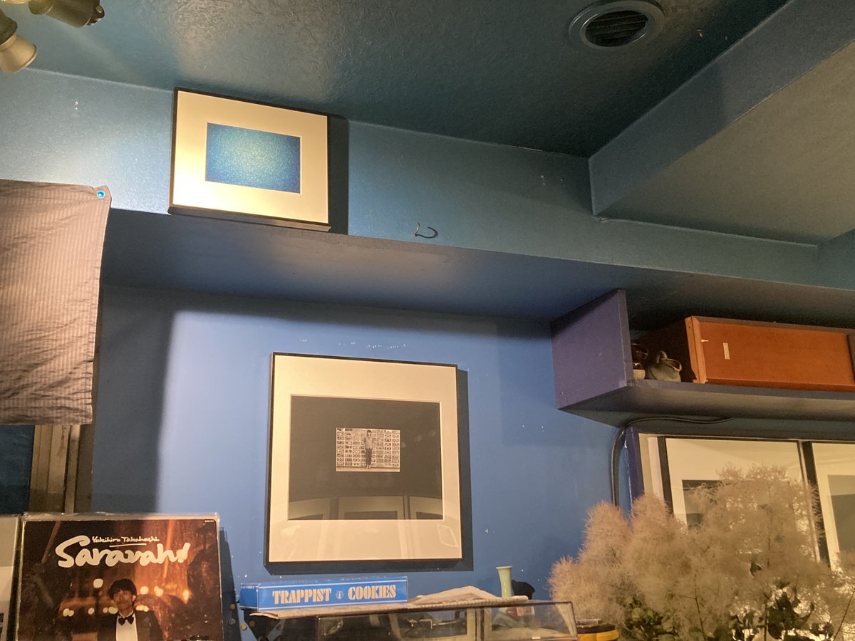 water_3030's tweet photo. バー鳥渡さんにも
置かせていただいています🐥

展示中の作品　流れゆく人
流れてくる音　毎回おもしろく

新鮮な気持ちになり

次回 扉を開けるのが静かに
愉しみになるところ🕊️💫 https://t.co/nT1Bg2Fzds