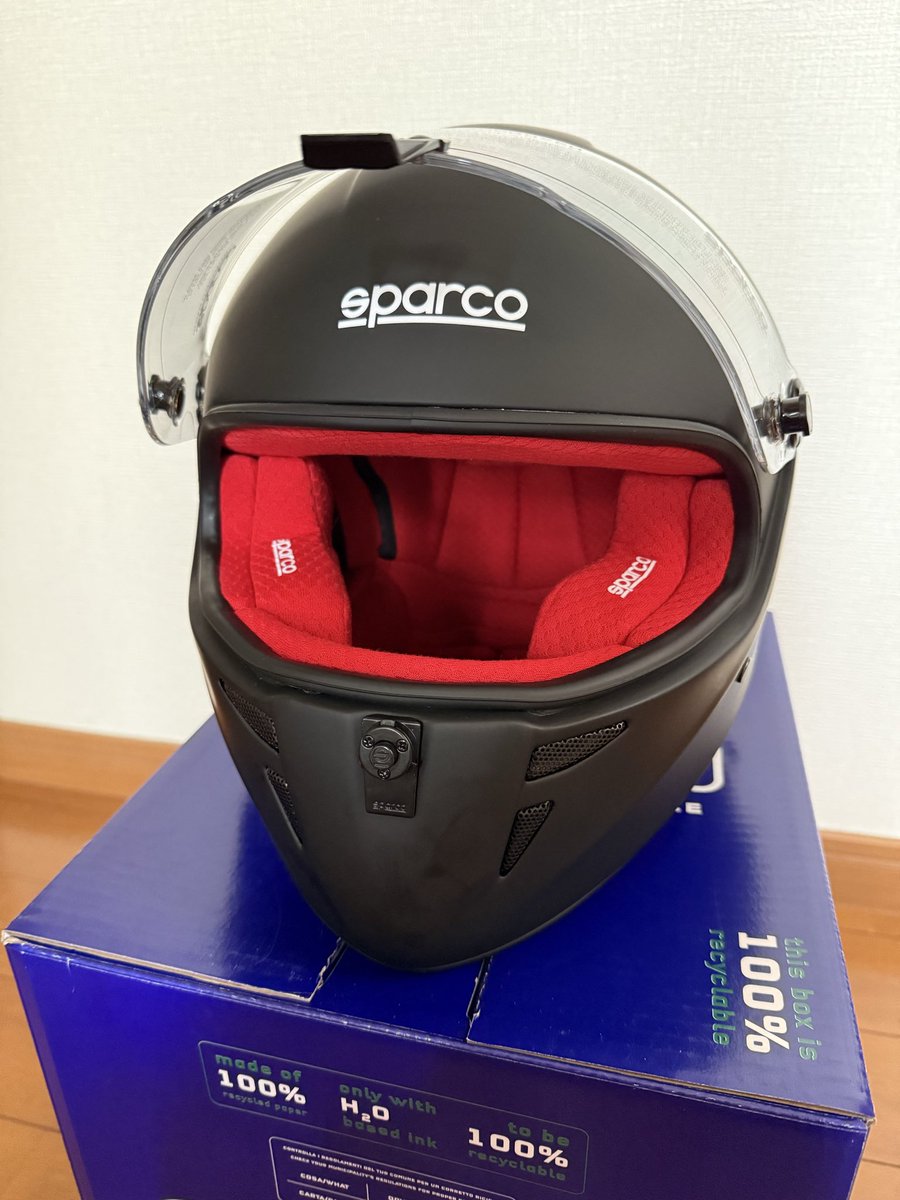 EtDz5FXwJJEGYOU's tweet photo. #SPARCO ヘルメット
やっとバイク用ヘルメットを卒業しました🎉
新品のフィット感がキツイので、暫く家の中で装着して慣らしていかねば…😅 https://t.co/MpuTIyaGEk