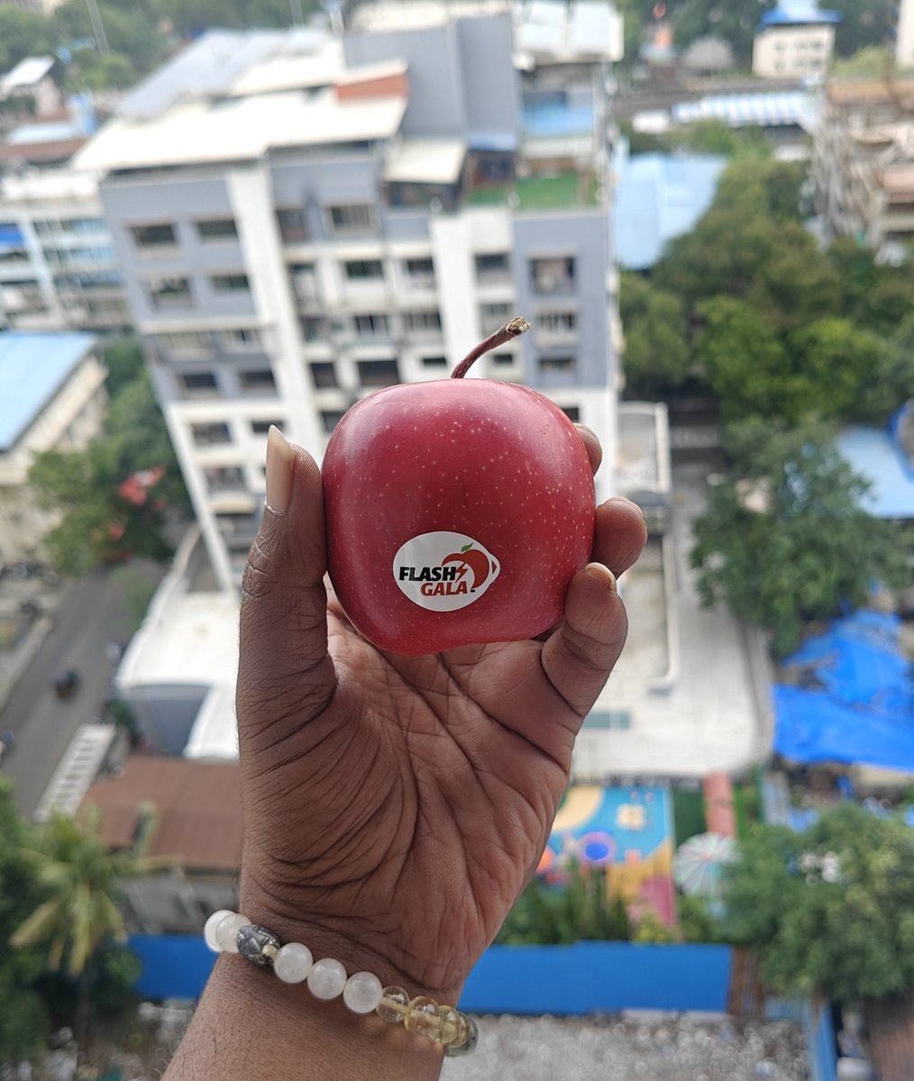 VishSpark03's tweet photo. Fresh fresh Apple kha lo guys! https://t.co/2w6ruCe09Q