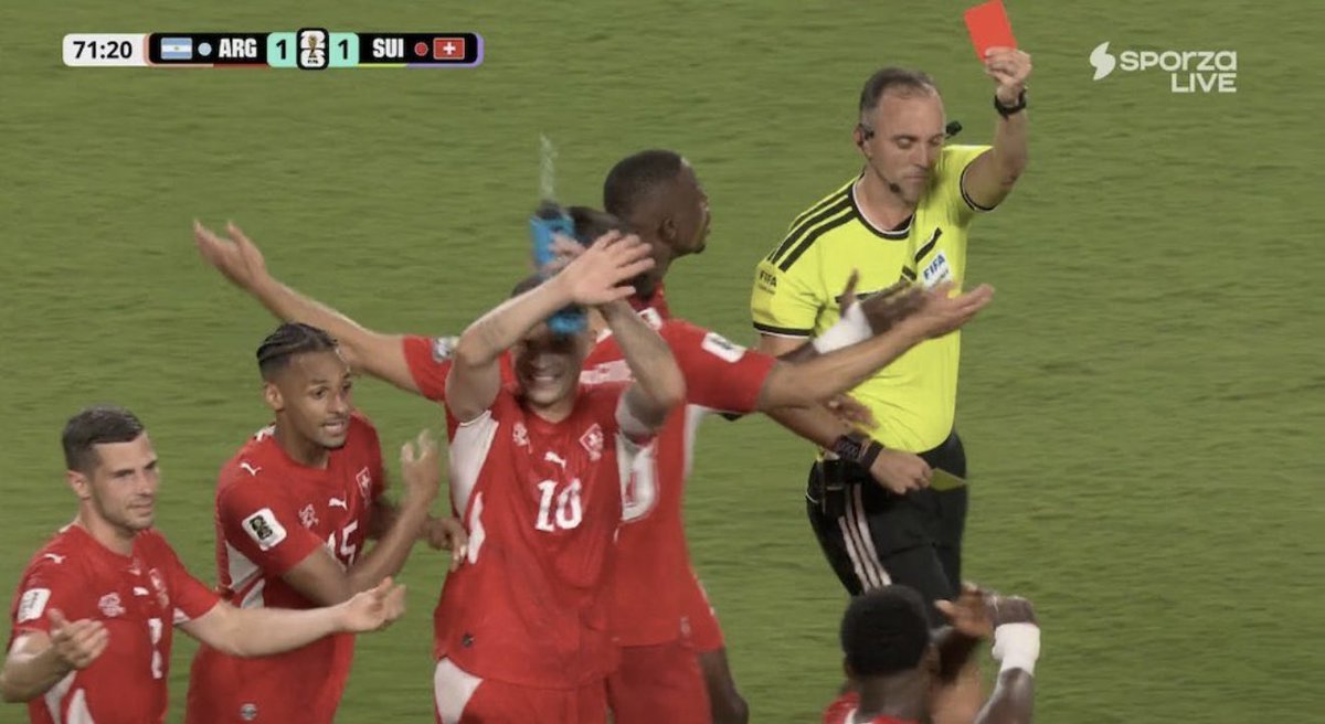 DiegoFSep19's tweet photo. ! INCREÍBLE ! 
Roja para Suiza. 🇨🇭 😂😂 
Denles la copa
ARGENTINA 🇦🇷👏 https://t.co/6FxsCbvPiT